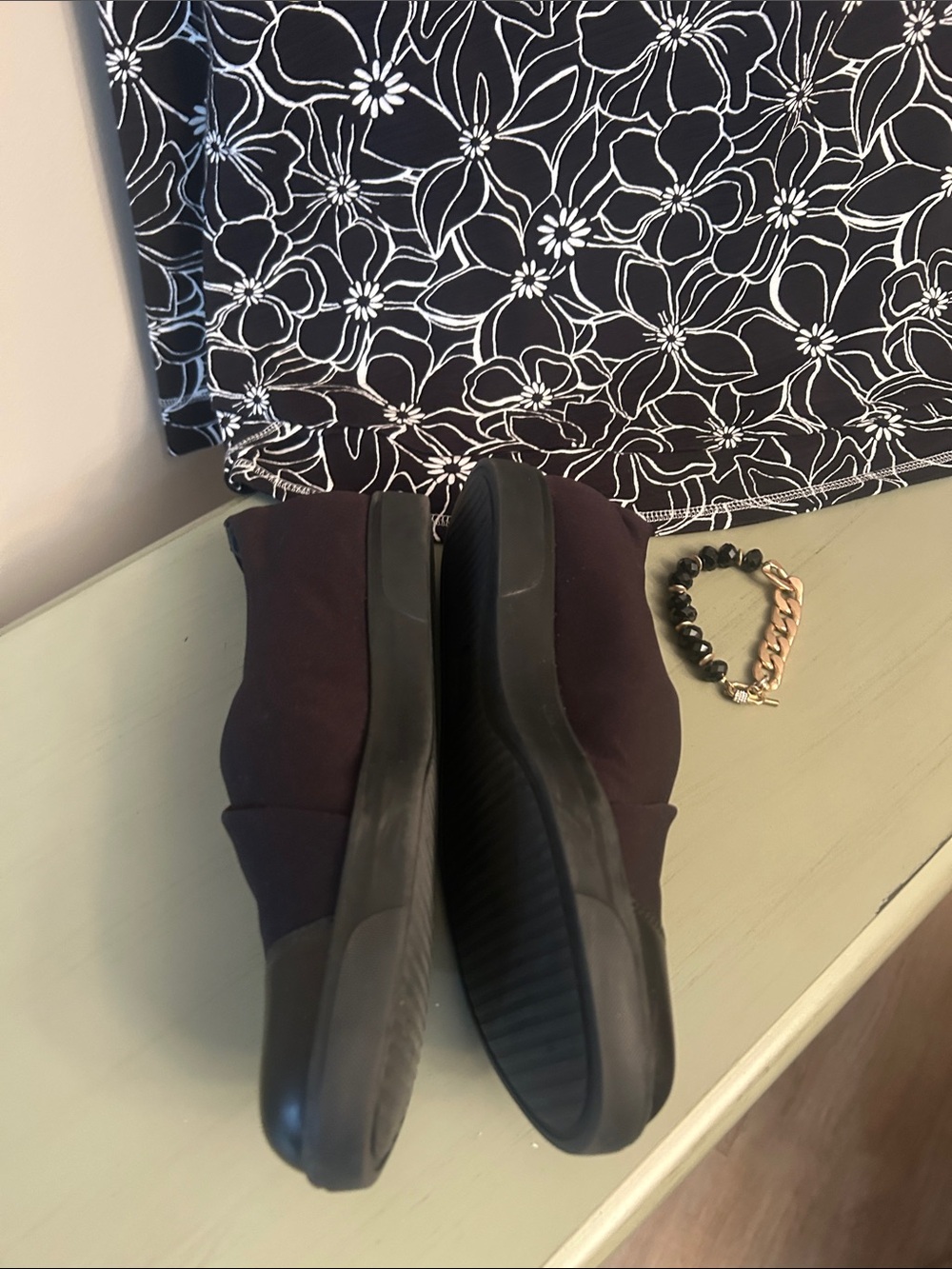 Munro Women's Dark Black Slip-On Flats with Black Cap Toe - Picture 2 of 6